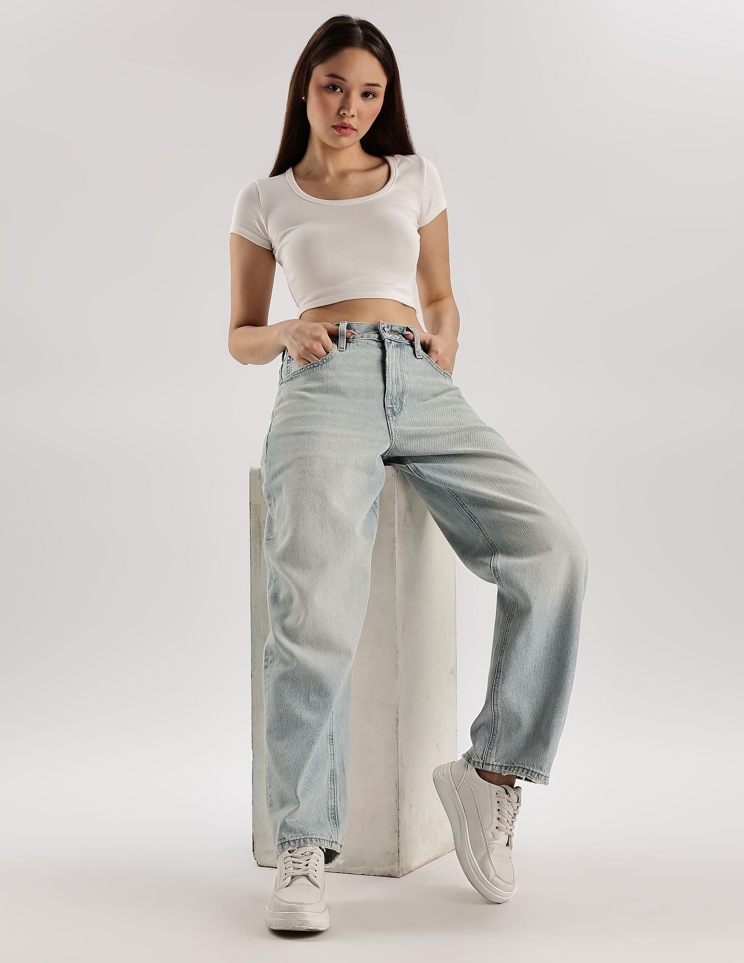 Calvin Klein Jeans Heavy-Wash Loose-Fit High Rise Jeans