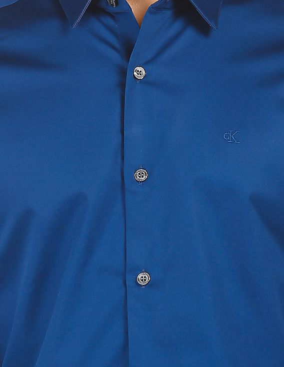 Calvin Klein Men Blue Spread Collar Solid Casual Shirt