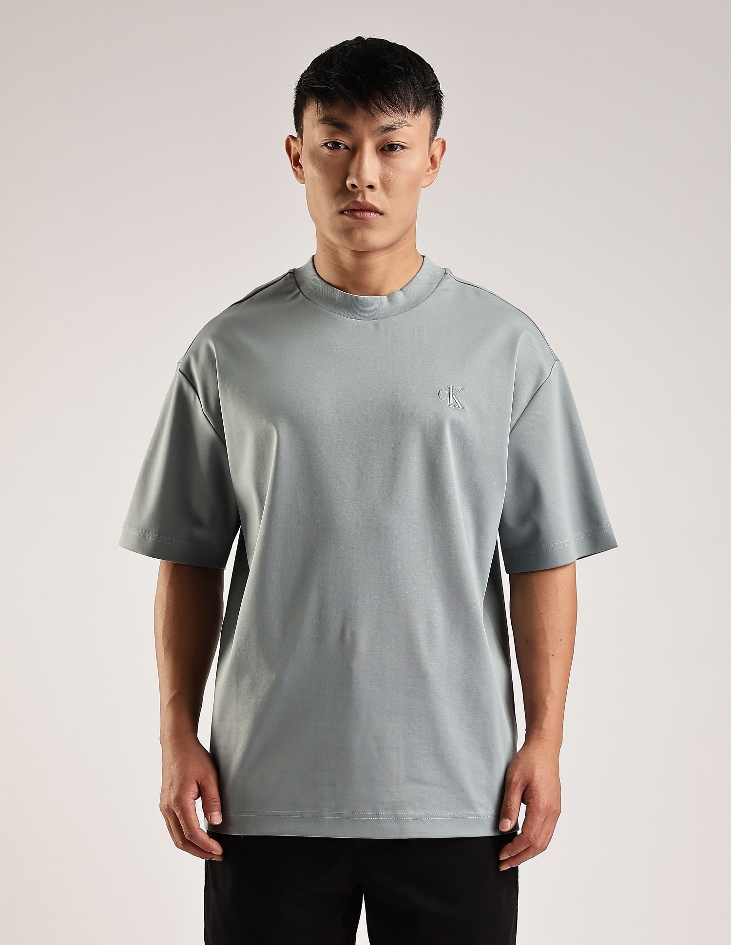 Calvin Klein Jeans Logo Regular-Fit Cotton T-Shirt