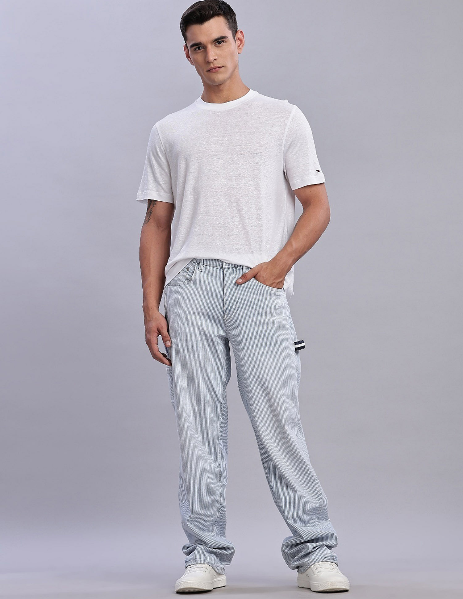 Tommy Hilfiger Medium Washed Loose Fit Mid Rise Jeans