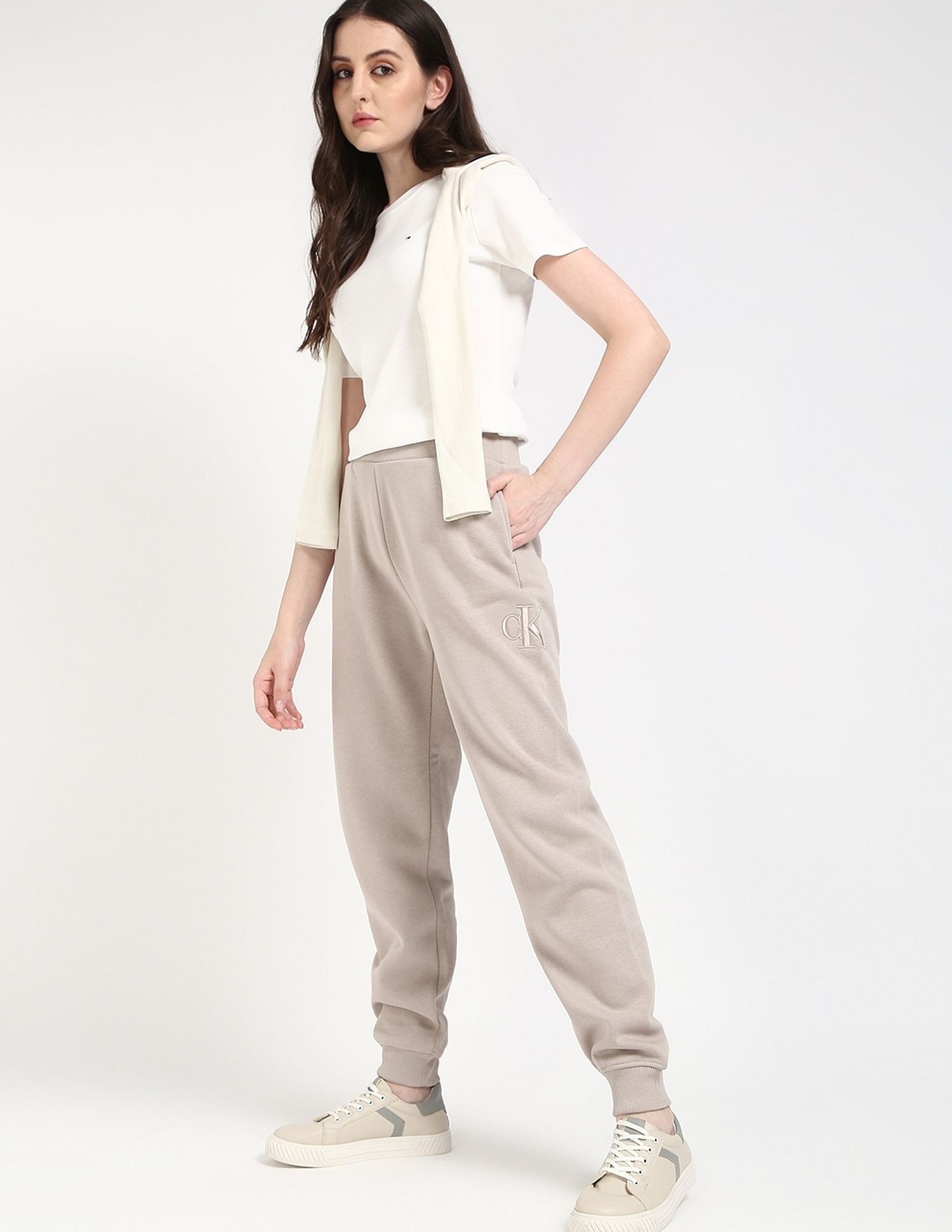 Calvin Klein Jeans Regular-Fit Solid Mid Rise Trouser
