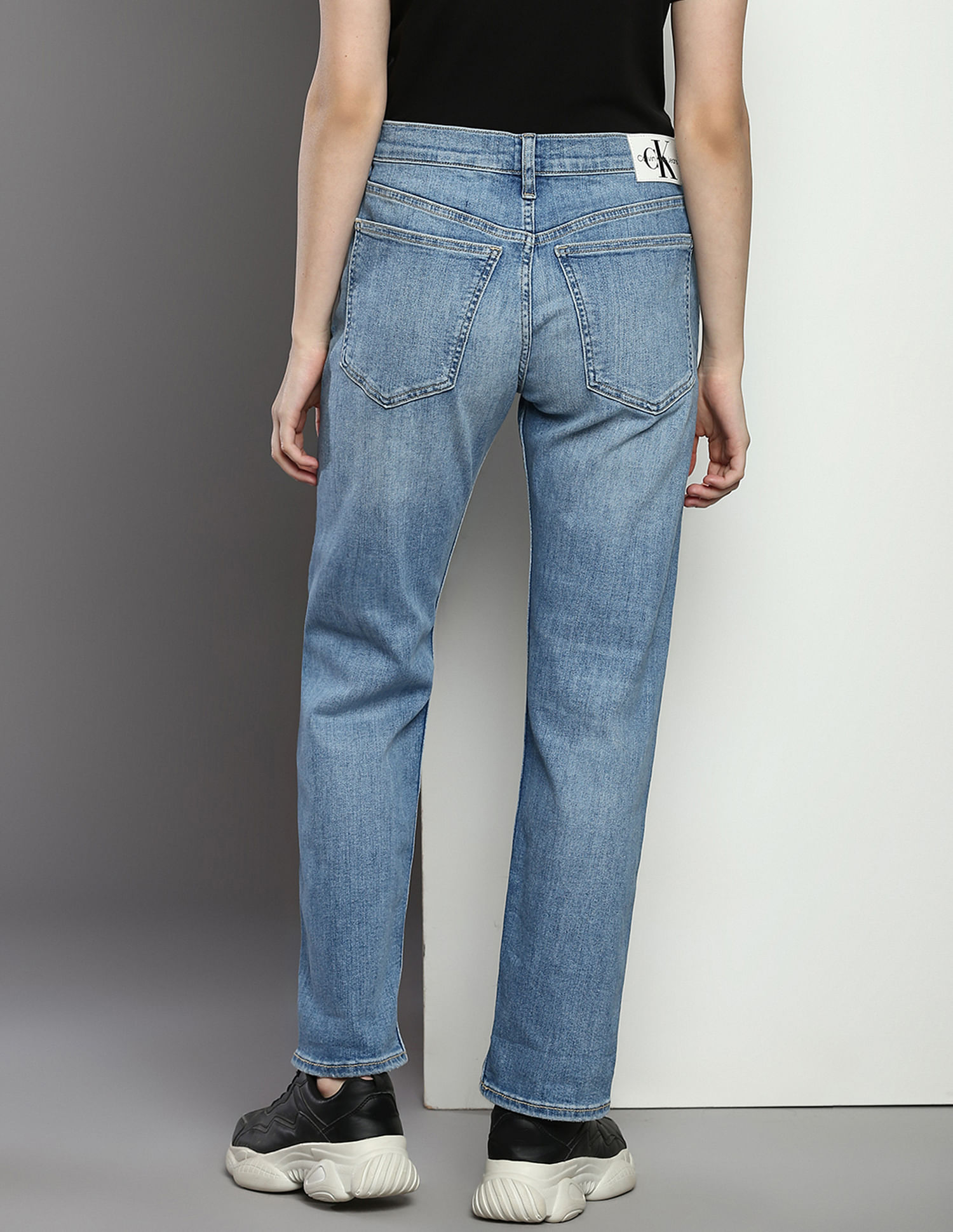 Buy Calvin Klein Jeans Mid Rise Boyfriend Jeans NNNOW