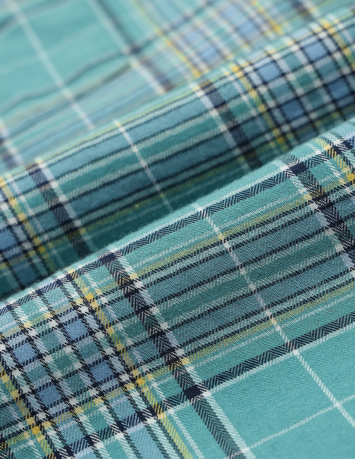 Arrow Sport Slim Fit Herringbone Shirt