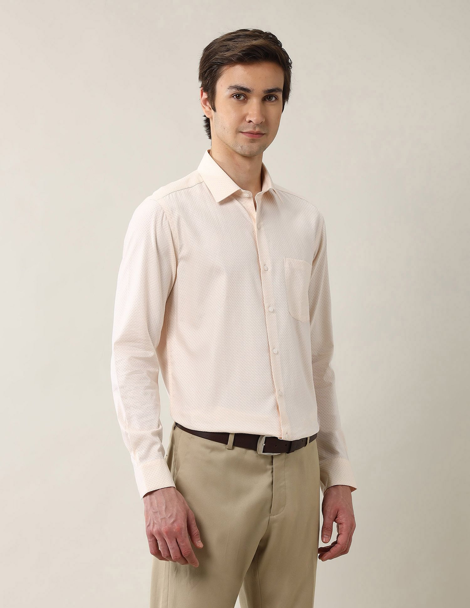 Arrow Textured Manhattan Slim Fit Ceremonial Shirt