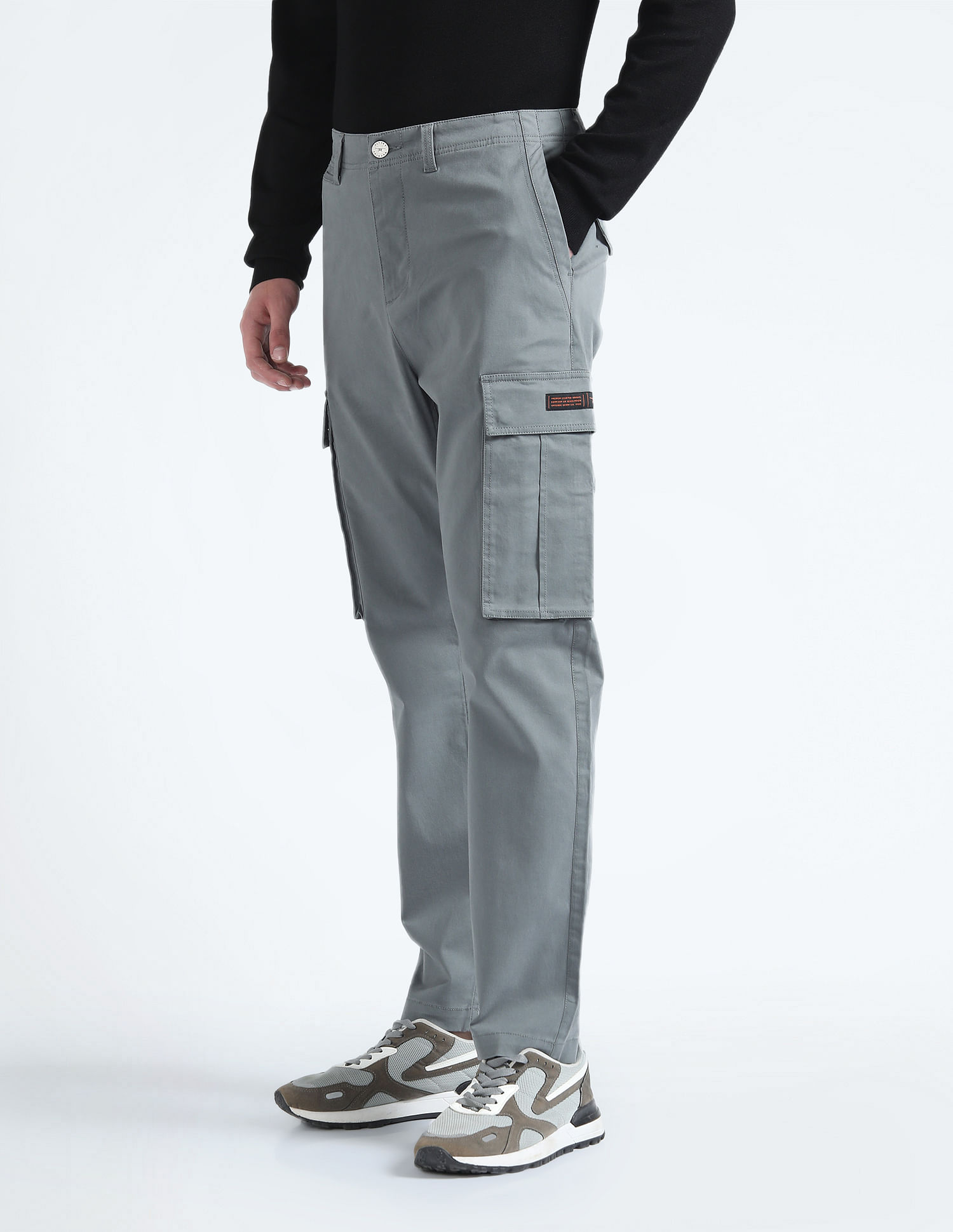 Light Green Solid Cotton Elastane Men Slim Fit Cargo Trousers - Selling  Fast at Pantaloons.com