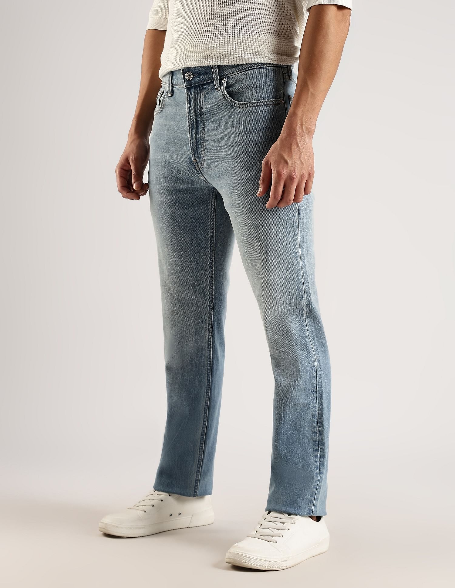 Calvin Klein Jeans Mid Wash Staright Fit Mid Rise Jeans
