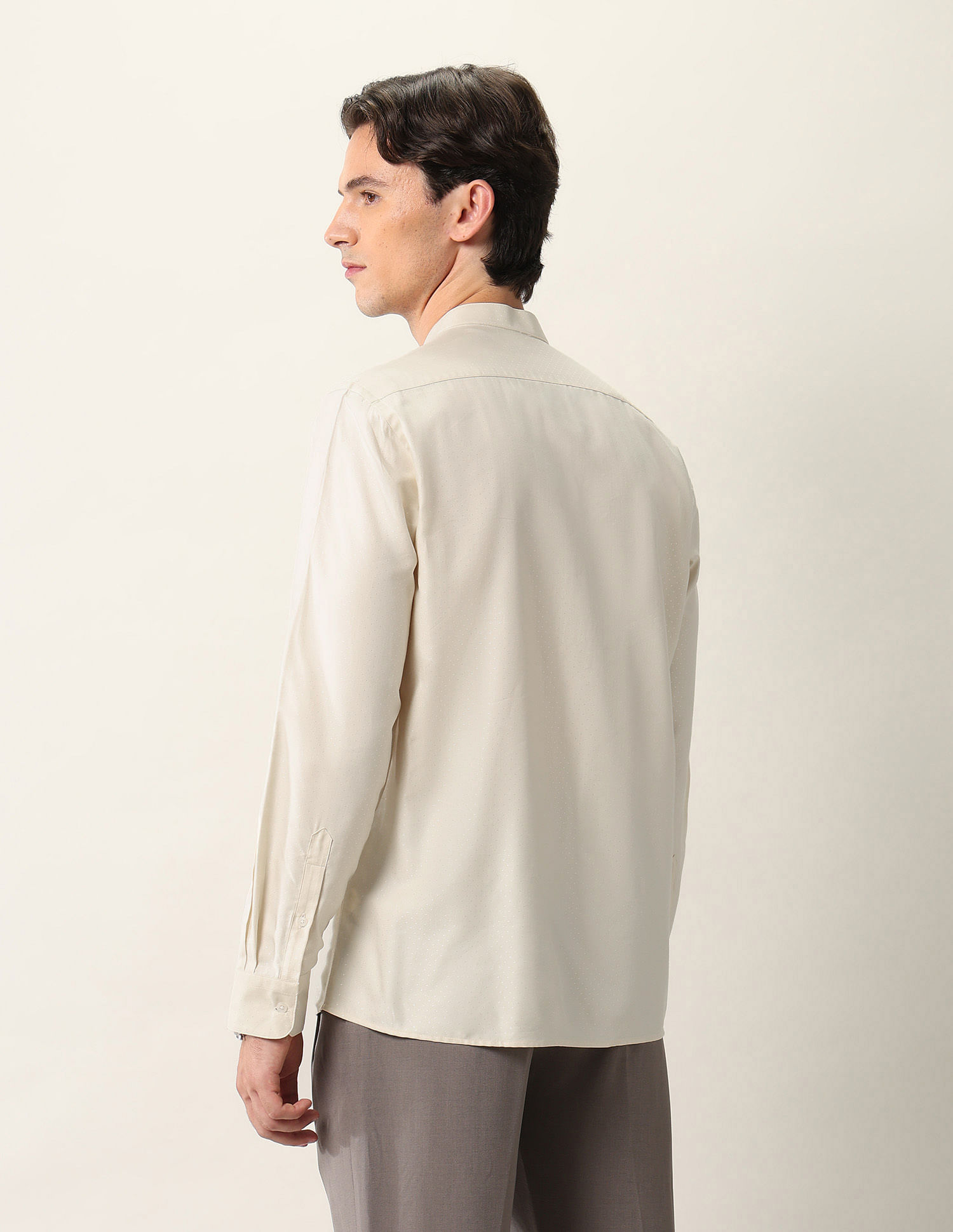 Arrow Textured Manhattan Slim Fit Ceremonial Shirt