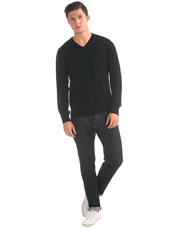 Buy GAP Men Men Black Merino Wool V-Neck Sweater - NNNOW.com