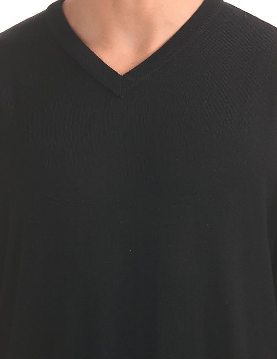 Buy GAP Men Men Black Merino Wool V-Neck Sweater - NNNOW.com
