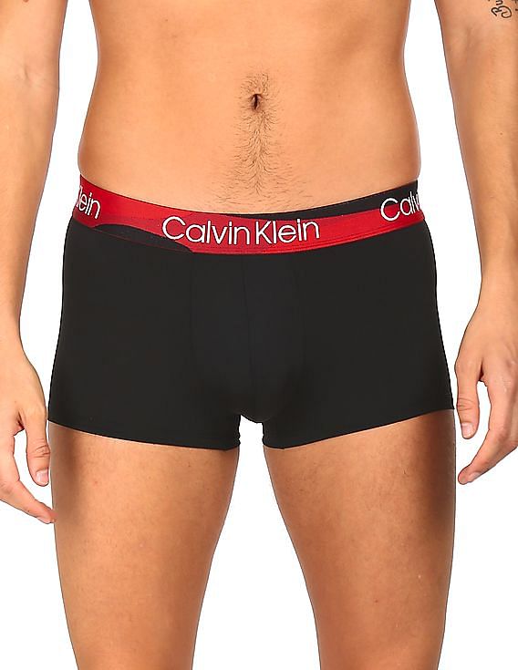 Buy Calvin Klein Underwear Men Black Contrast Waist Solid Trunks NNNOW