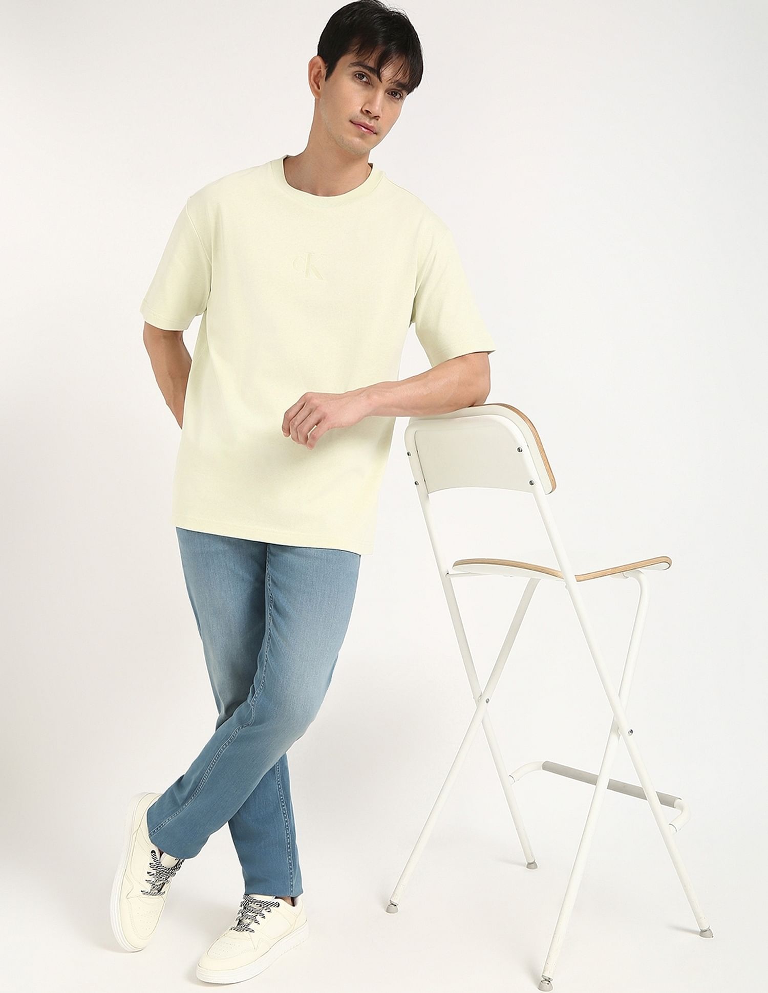 Calvin Klein Jeans Logo Relaxed-Fit Cotton T Shirt