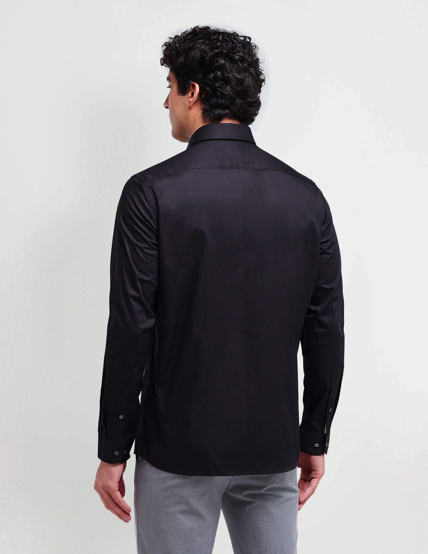 Arrow Newyork Manhattan Slim Fit Solid Shirt