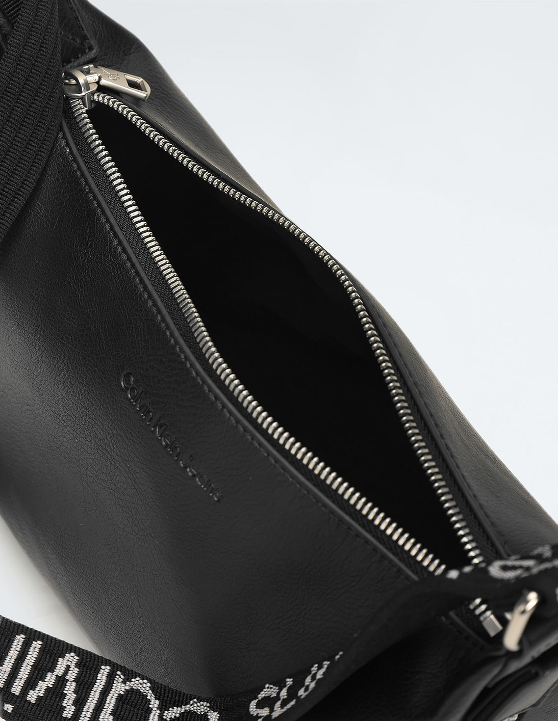 ☆関税込☆ ★CKJ Ultra Light Shoulder Bag★ Buy Calvin Klein Ultra Light Shoulder Bag - NNNOW.com